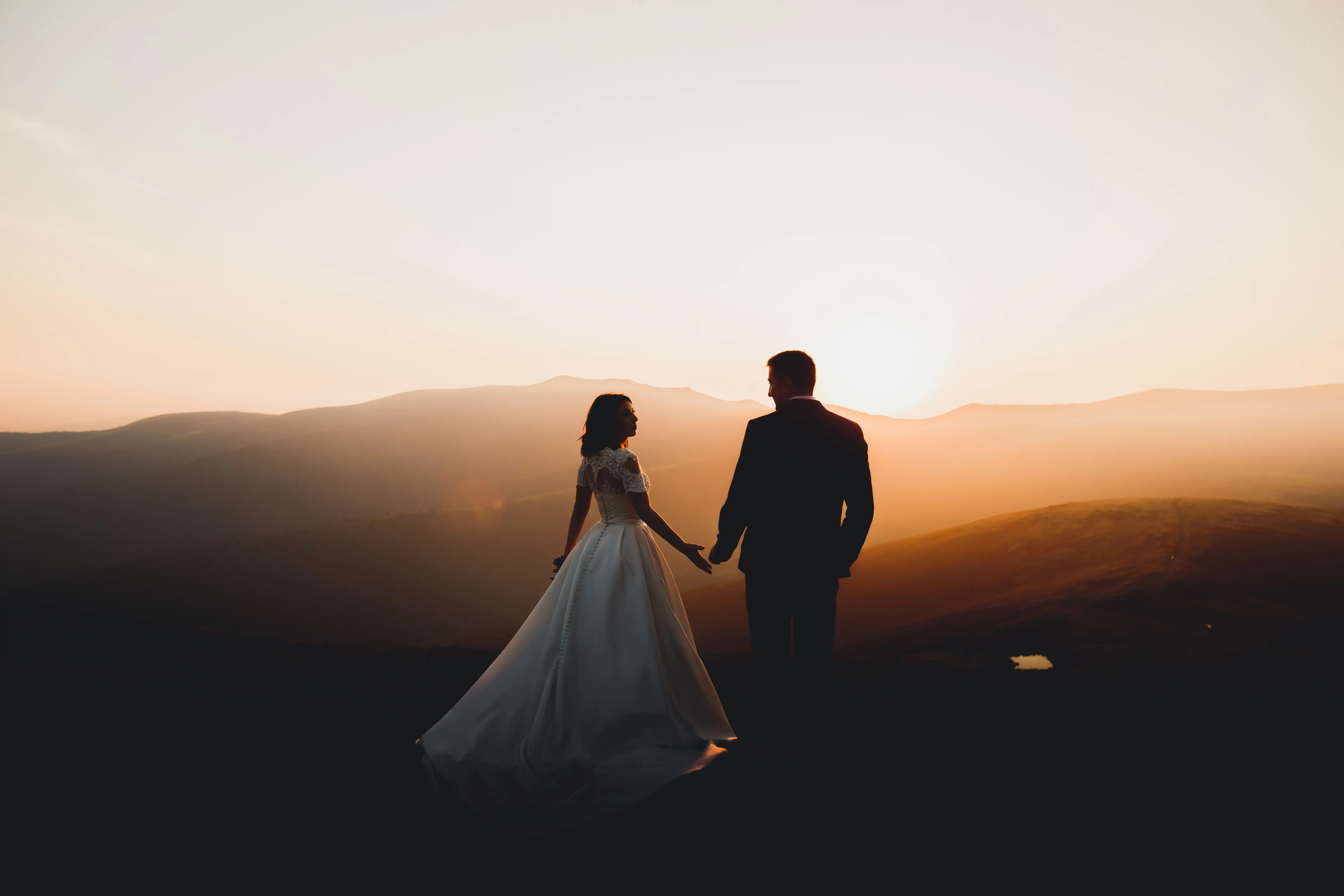 Love in the Sunset Sky, A Rooftop Sun downer Wedding